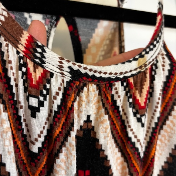 Chevron Patterned Tunic Tank Top Size L - Picture 4 of 9